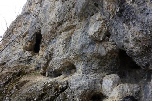 Eingangsbereich an der Felswand