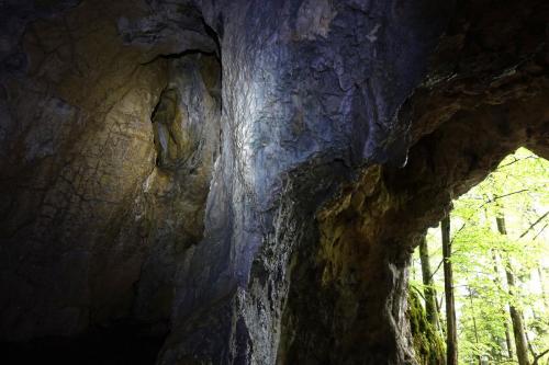 schmaler Seitengang in 3 Meter Wandhöhe