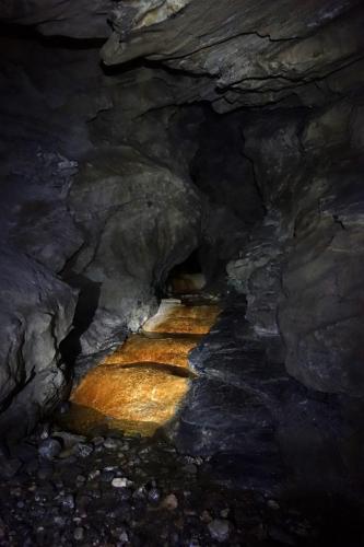 Sinterbecken im Bachlauf