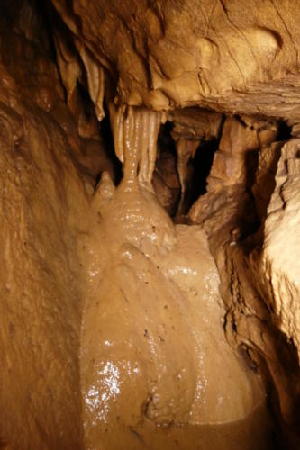 Tropfsteine am Höhlenende