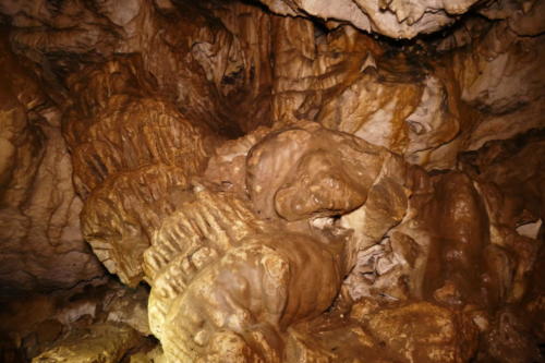 umgestürzter Stalagmit