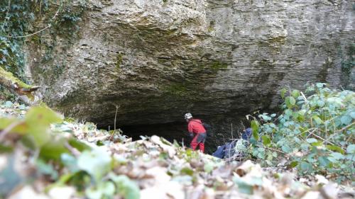 Eingang in großer Doline